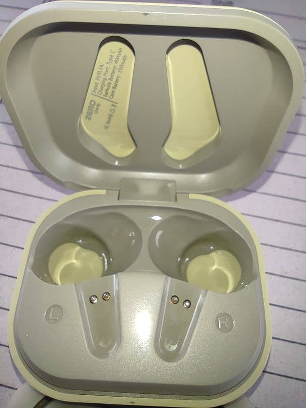 zero gravity earbuds 3