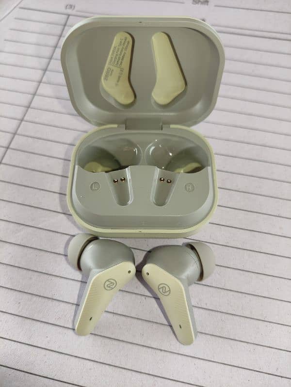 zero gravity earbuds 11