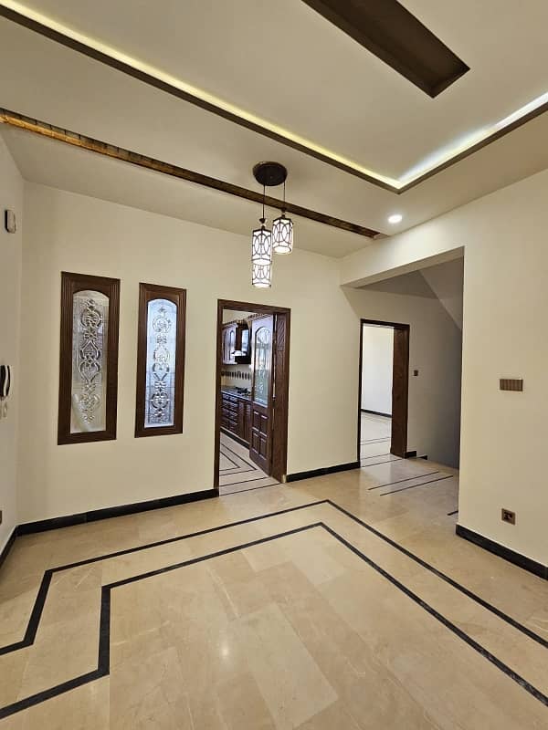 14 Marlas Upper Portion Prime Location Near Market and Mosque G-13 4