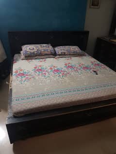 King Bed & Dressing Tab