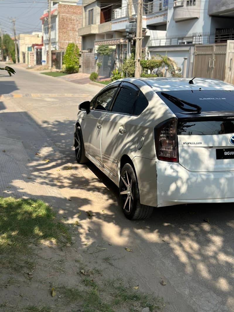 Toyota Prius (2013) model 2