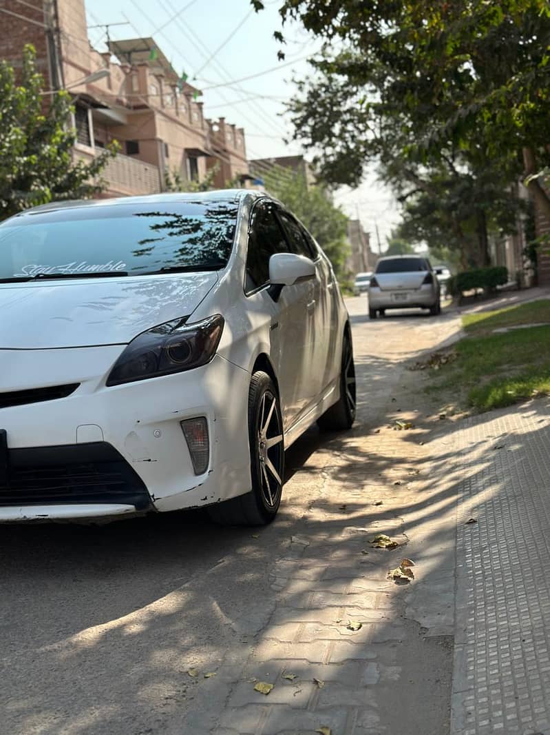 Toyota Prius (2013) model 4