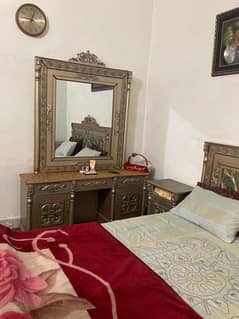 bed & dressing table sitable