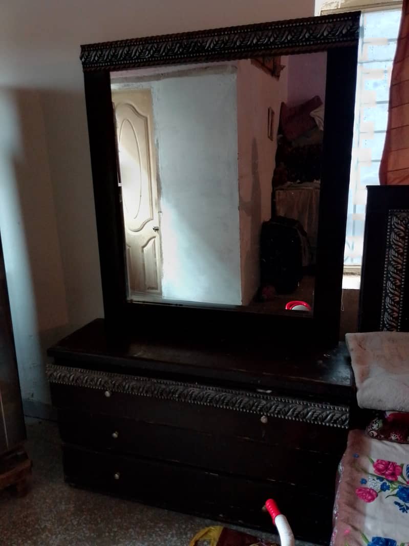 Used Dressing Table 2