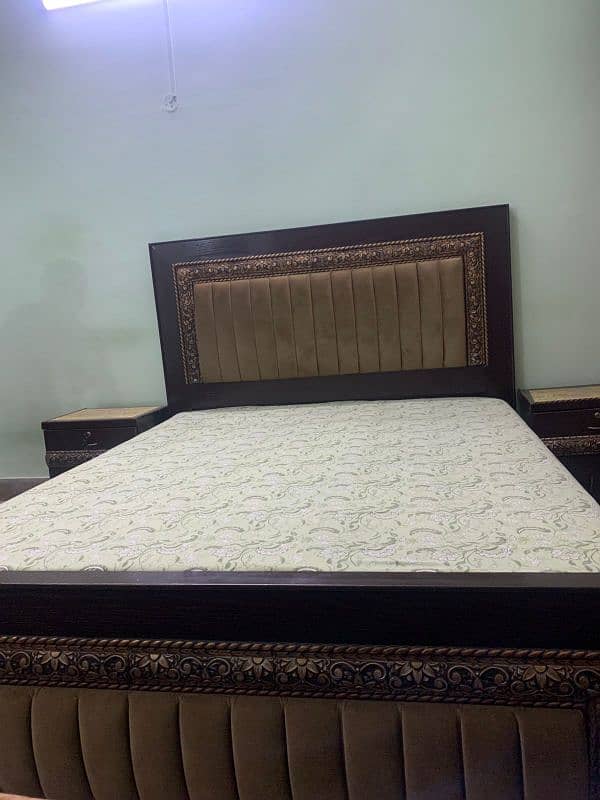 Queen size Bed for Sale without mattress 2