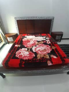 Wood Bed set Sale in Lush Condition