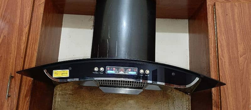 kitchen hood in good condition 0