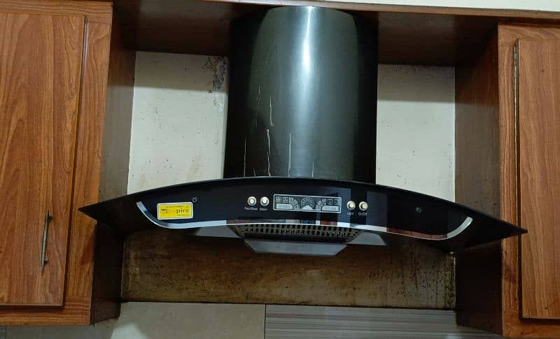 kitchen hood in good condition 1