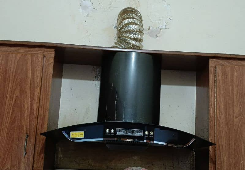 kitchen hood in good condition 2