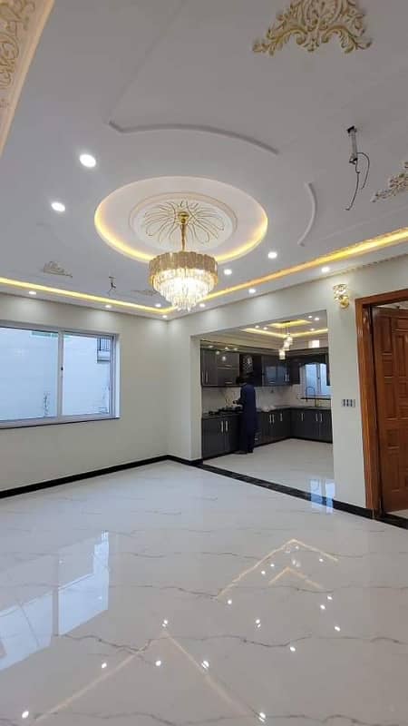 5 Marla Commercial floor Available for Rent hot location 10