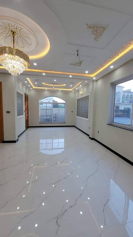 5 Marla Commercial floor Available for Rent hot location 11