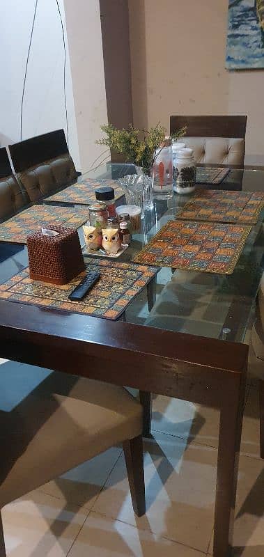 six seater wooden  dinning table 0