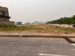 10 MARLA LEVEL PLOT FOR SALE NEAR PARK , MASJID , MAIN BLVD