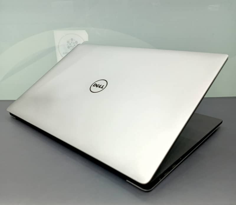 Dell XPS 15 9560  Corei7-7th Gen HQ  (4 Cores) Open Box 4