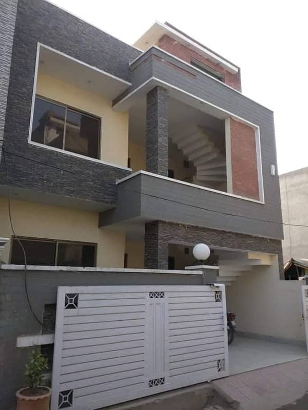 VERY SPACIOUS 3 BED GROUND FLOOR AVAILABLE FOR RENT IN GULRAIZ 11