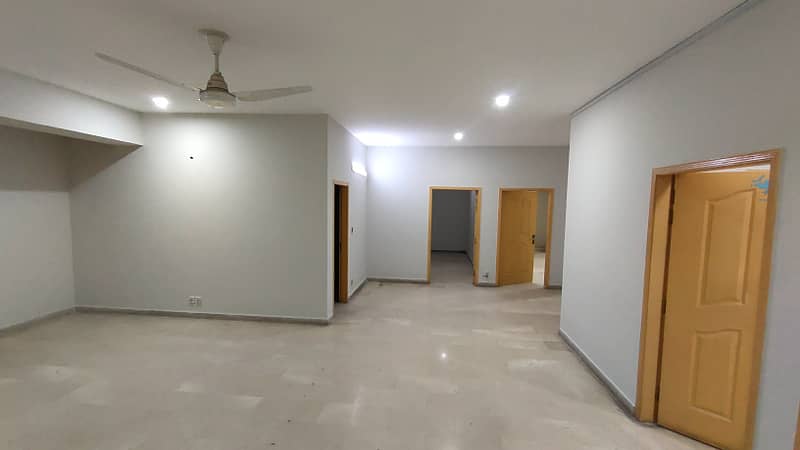 1700 SQFT Space Available for office, software house , IT Companies on main 6th road 0