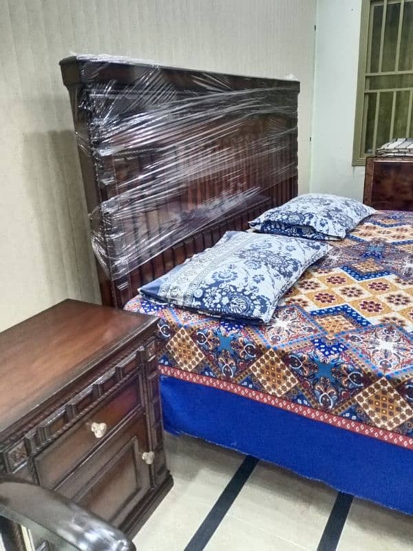 solid sheesham bed with side tables 3