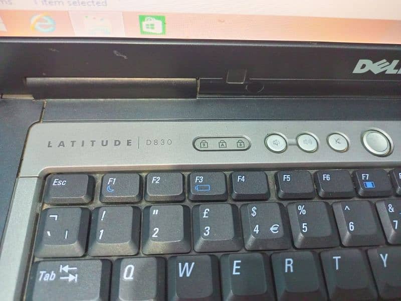 Dell laptop D830 1