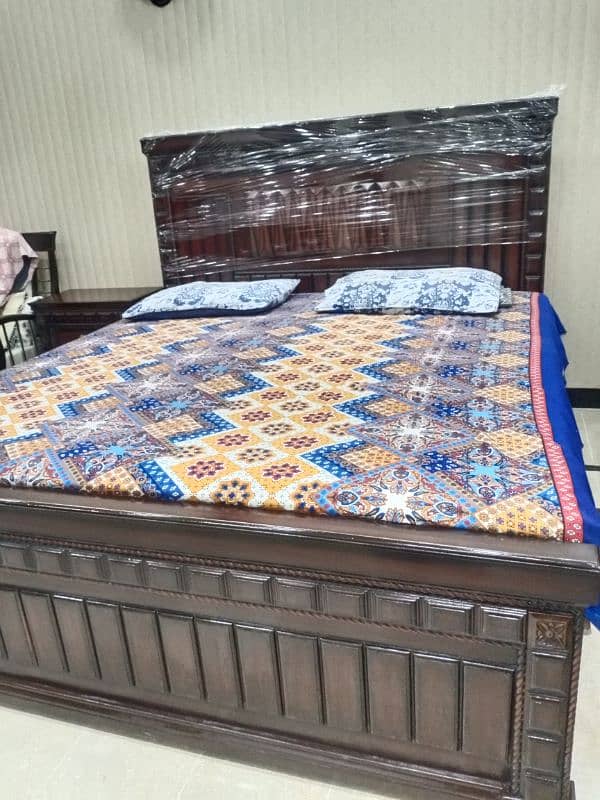 solid sheesham bed with side tables 1