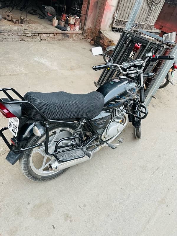 Suzuki GS 150 SE 2