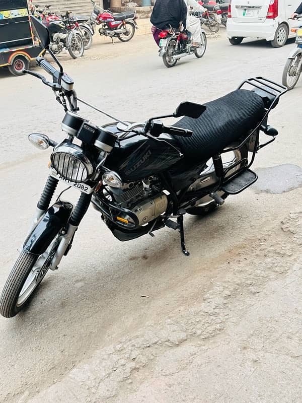 Suzuki GS 150 SE 6