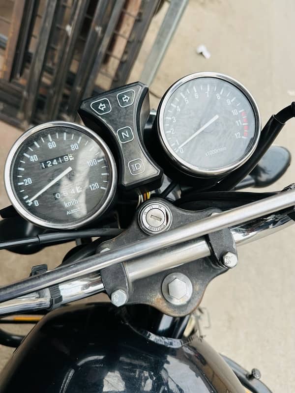 Suzuki GS 150 SE 8