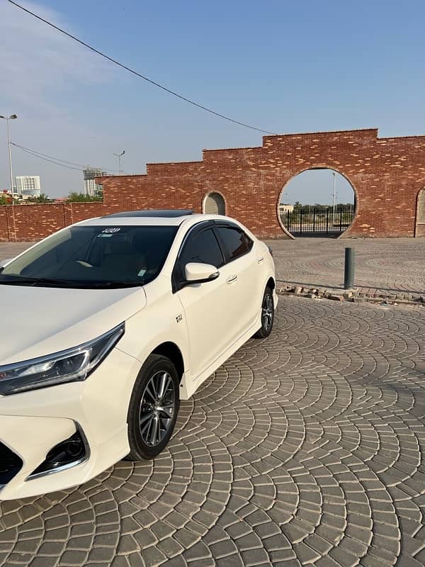 Toyota Corolla Altis X 1.6 Special Edition 2