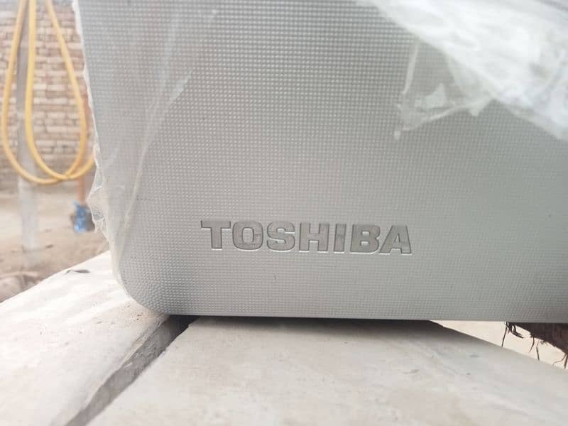 TOSHIBA Chrome book 5