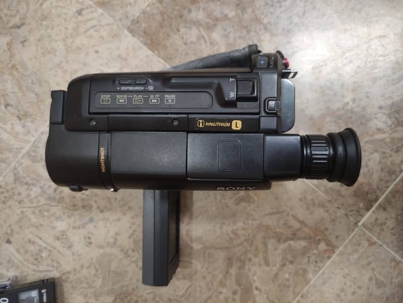 SONY CCD-TRV27E 12