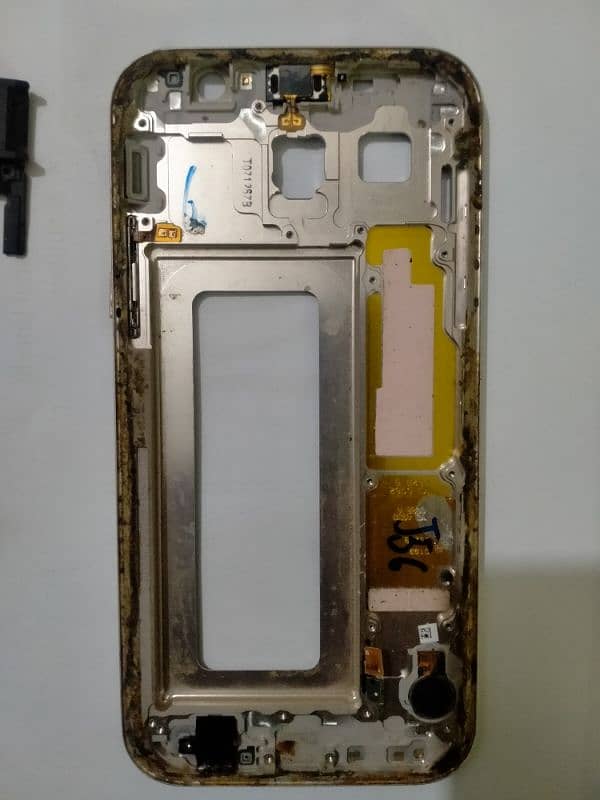 Samsung A7 2017 model original parts in working condition 2