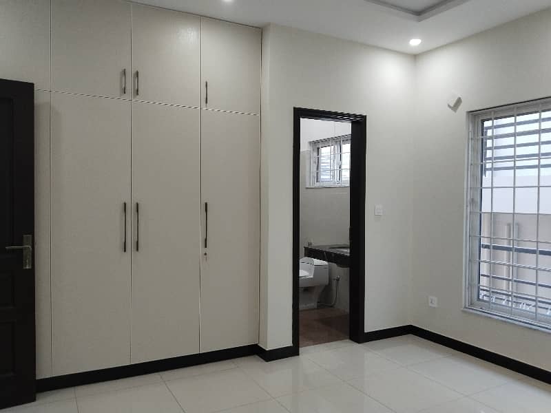 2 Bedroom Apartments for Rent visit Anytime 2 floor lift install park and masjid 3