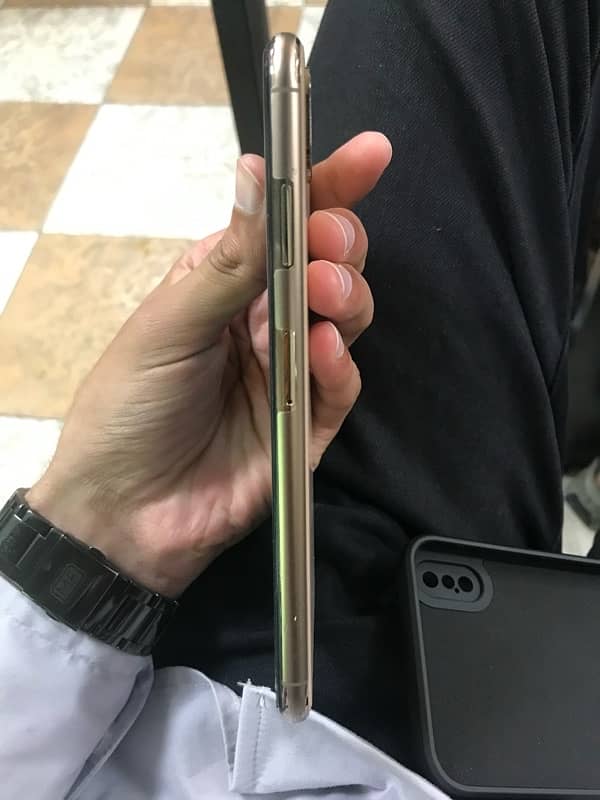 iPhone Xs max 64gb PTA 2