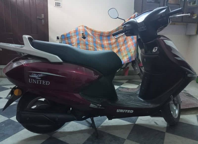 United scooty 100 cc argent for sale 03256137554 0