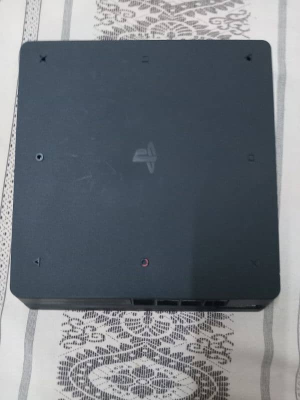 PlayStation (PS4) Slim with disc 2