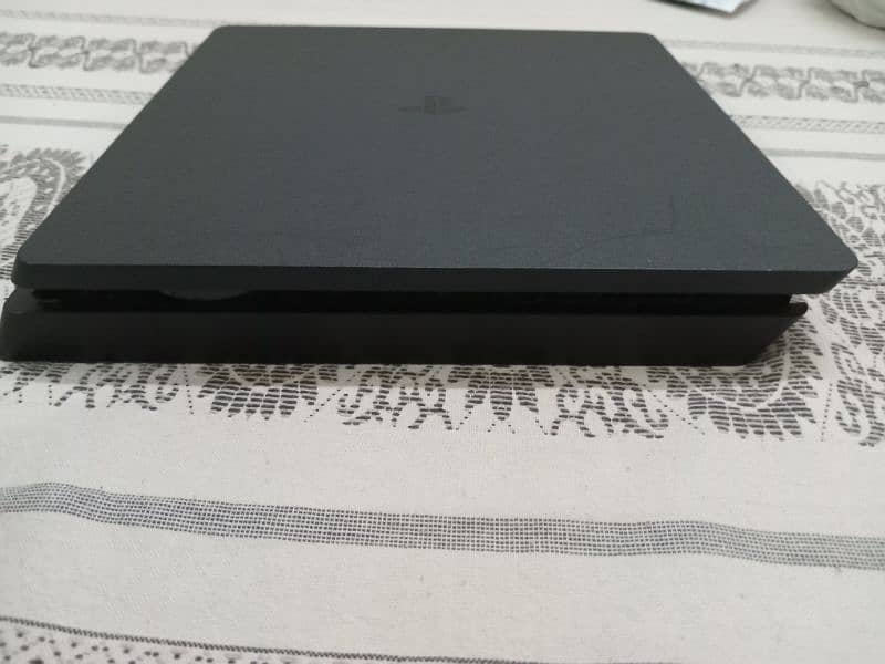 PlayStation (PS4) Slim with disc 4