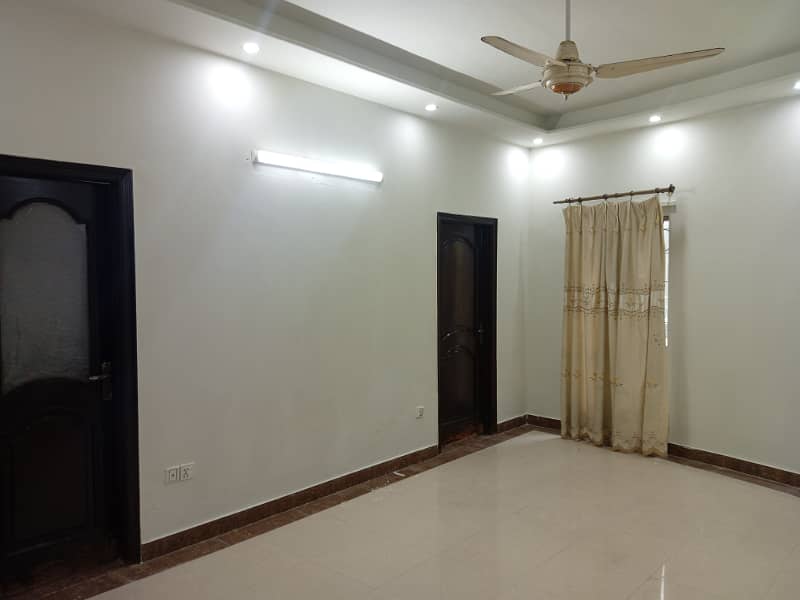 8 MARLA FULL HOUSE FOR RENT IN JOHAR TOWN 6