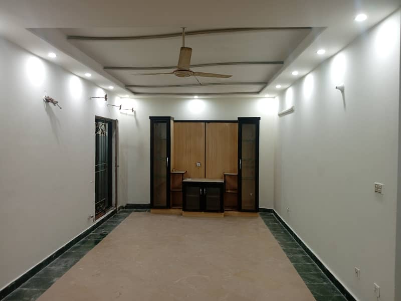 8 MARLA FULL HOUSE FOR RENT IN JOHAR TOWN 21