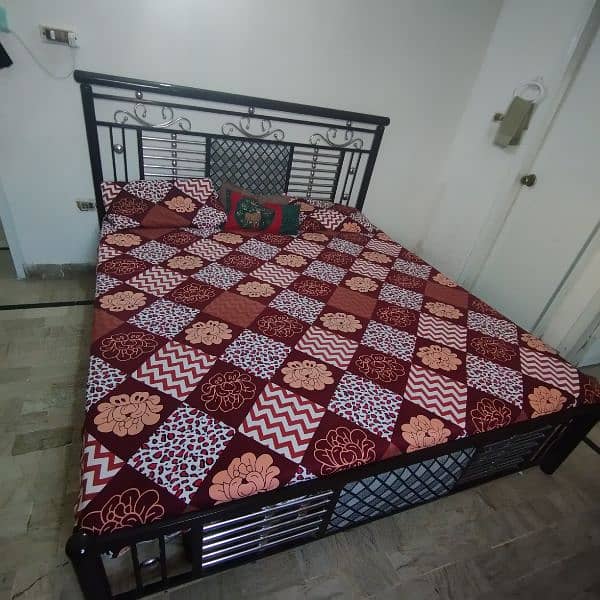 Beautiful iron bed king size 4