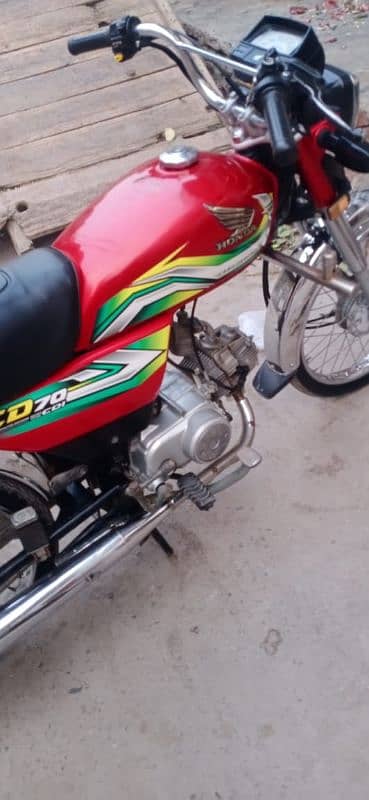 Honda 70 22/23 number 23 me lga hai latter 22 ka hai 4