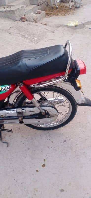 Honda 70 22/23 number 23 me lga hai latter 22 ka hai 8