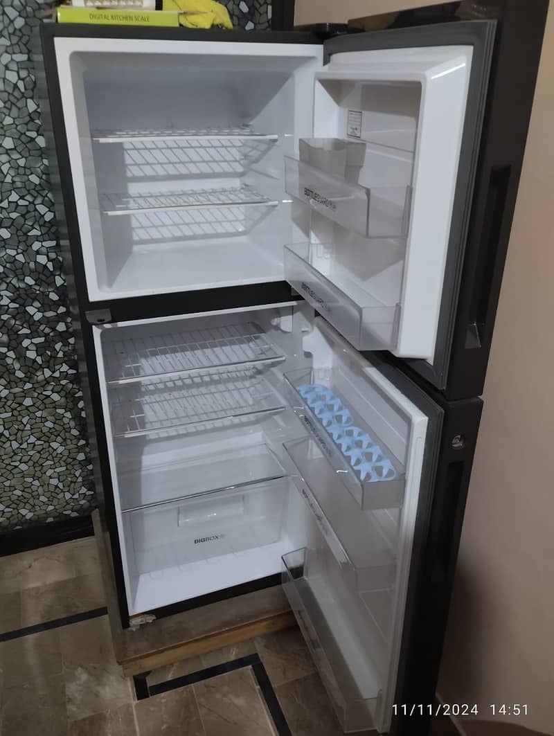 Haier Refrigerator Inventer Glass for Sale in Karachi Almost New 1