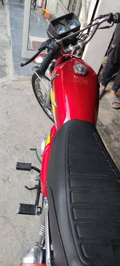 honda 125 with golden number