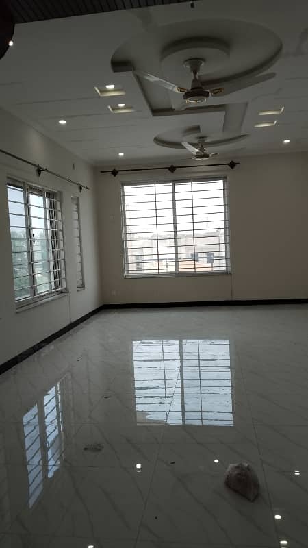 1 kanal upper portion for Rent visit Anytime 3 bedroom Attach bathroom 1 kitchen 1DRAWING room 1 sarvan quarter contact 03345370600 4