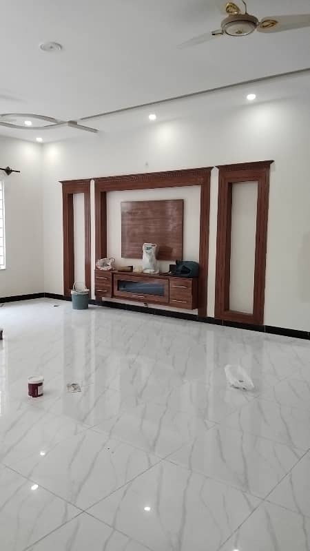 1 kanal upper portion for Rent visit Anytime 3 bedroom Attach bathroom 1 kitchen 1DRAWING room 1 sarvan quarter contact 03345370600 7