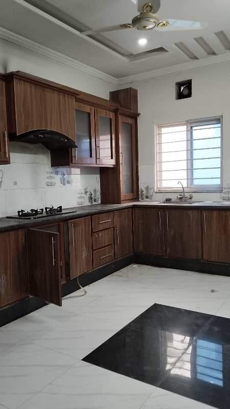 1 kanal upper portion for Rent visit Anytime 3 bedroom Attach bathroom 1 kitchen 1DRAWING room 1 sarvan quarter contact 03345370600 9