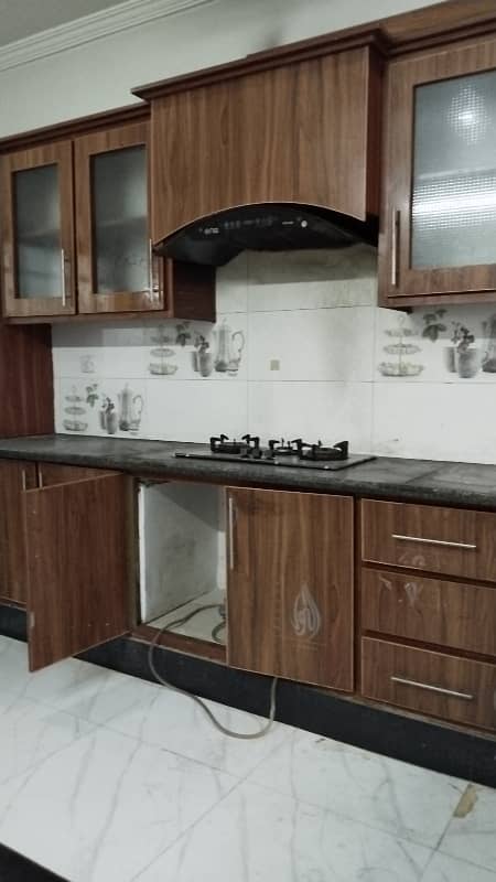 1 kanal upper portion for Rent visit Anytime 3 bedroom Attach bathroom 1 kitchen 1DRAWING room 1 sarvan quarter contact 03345370600 10