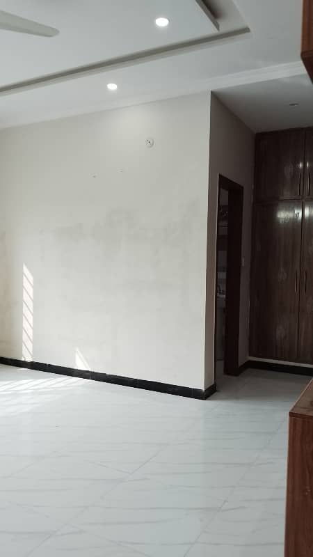 1 kanal upper portion for Rent visit Anytime 3 bedroom Attach bathroom 1 kitchen 1DRAWING room 1 sarvan quarter contact 03345370600 11