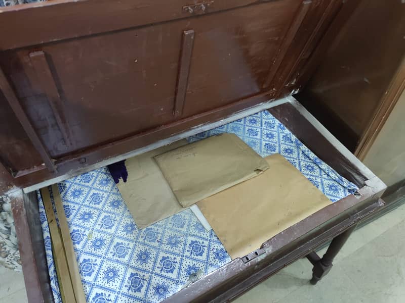 Vintage office table with large drawer for paperwork 3