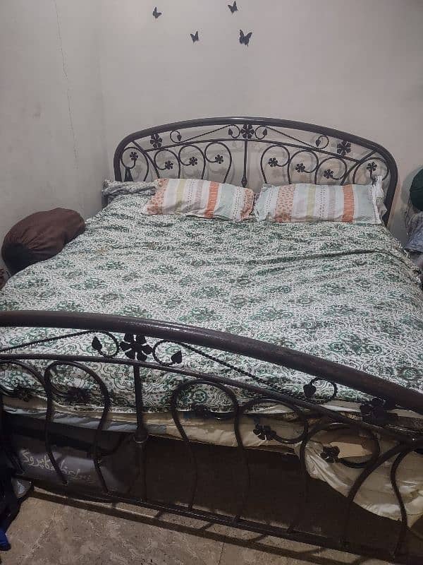 iron double bed 0