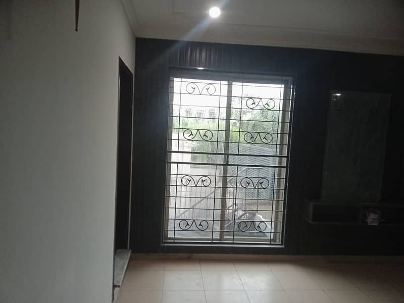 Spacious 3-Bedroom Modern House for Sale in Tariq Garden, Lahore 1